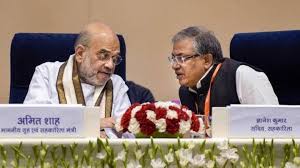 आइये Chronology समझते है: कौन है श्रीमान ज्ञानेश कुमार गुप्ता❓ 📌 2018 से 21 → गृह मंत्रालय में अमित शाह के नीचे सचिव रहते हुए काम किया। 📌 2022 से 24 →